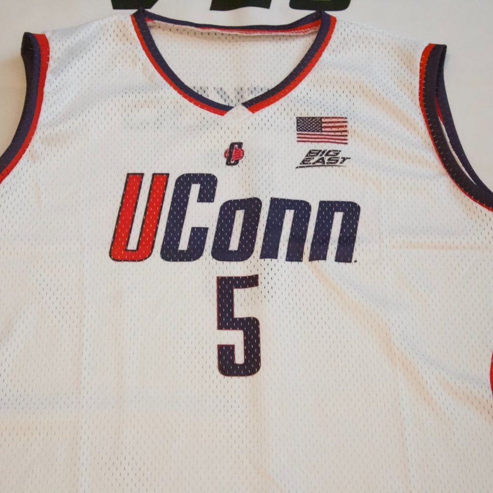 NEW Men's Throwback UConn Huskies Paige Bueckers #5 White Jersey Size Small - Picture 2 of 8